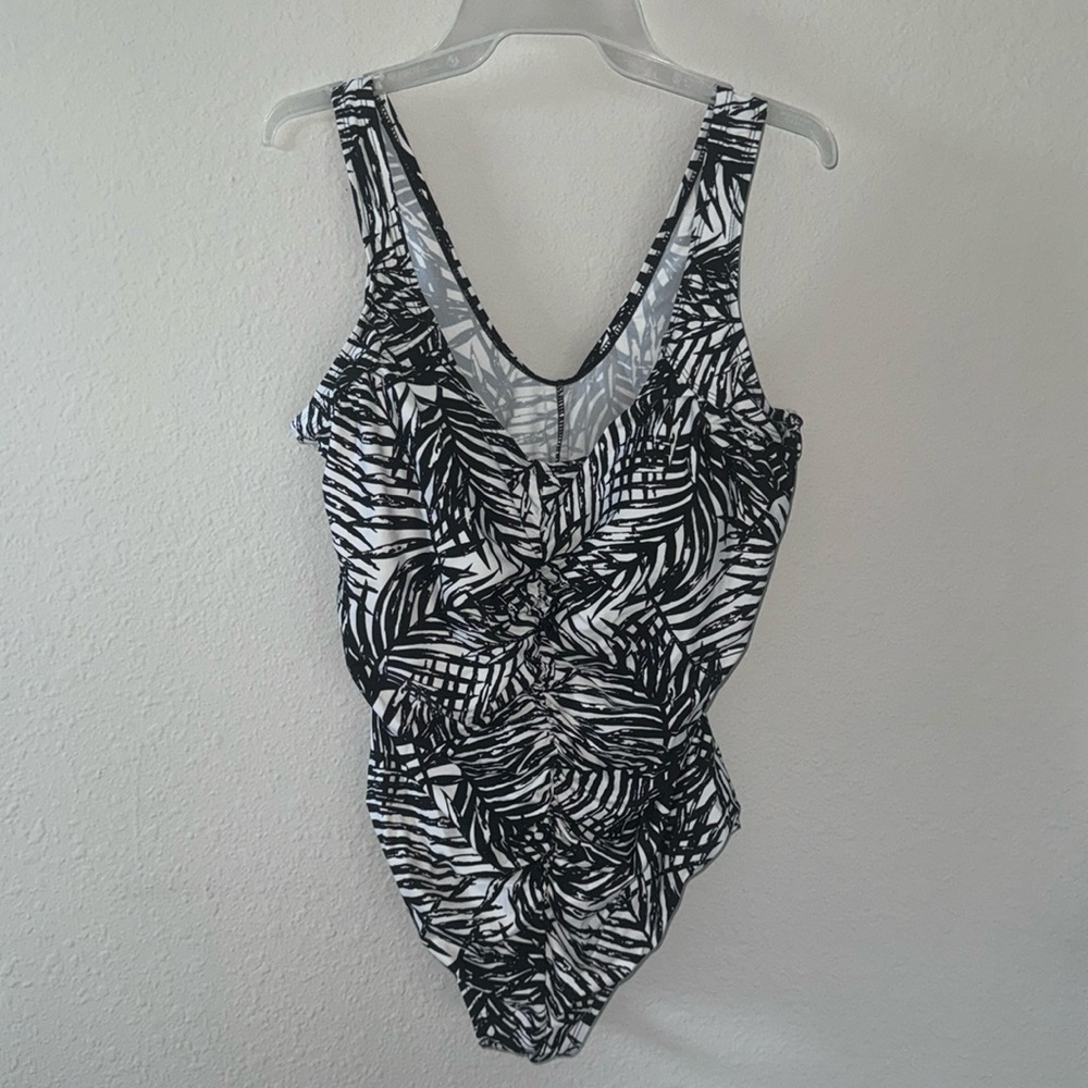 Womens Crane black & white ruched one piece swimsuit size XXL